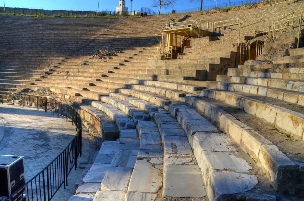 Amphithéâtre de Carthage illuminé pendant le festival
