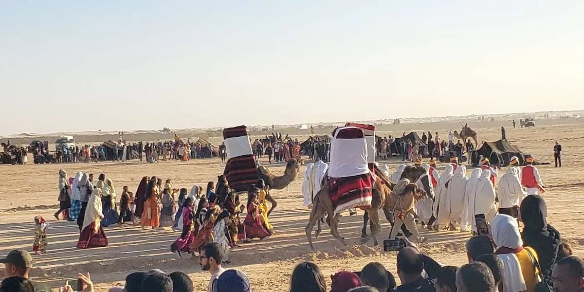 Cortège de mariage berbère au Festival de Douz
