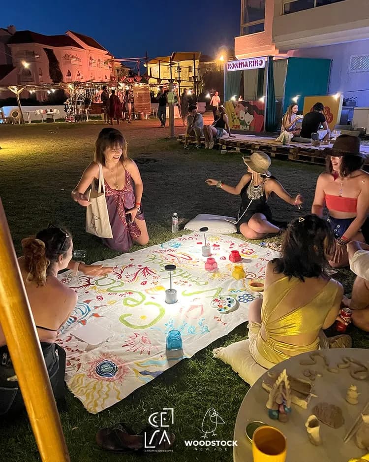 Atelier de poterie au Woodstock New Age