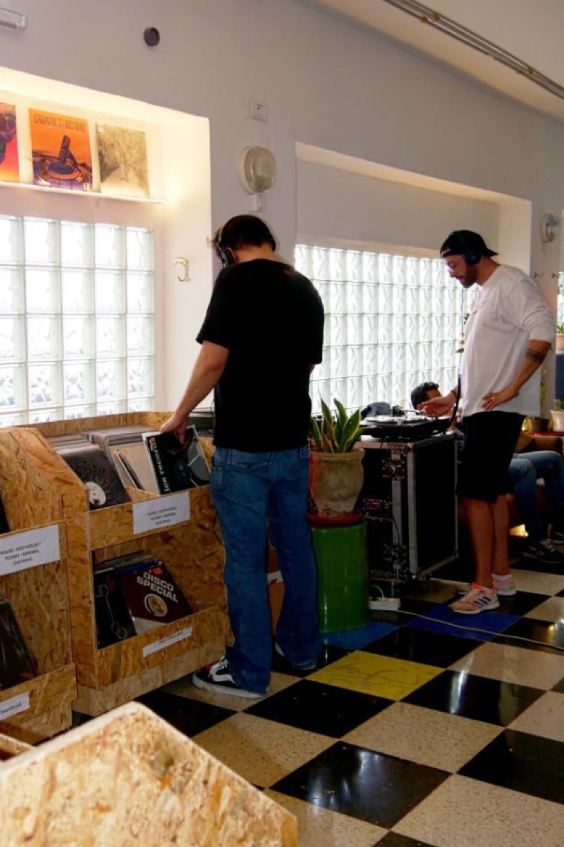 Sets vinyle uniquement, le jour de l'ouverture