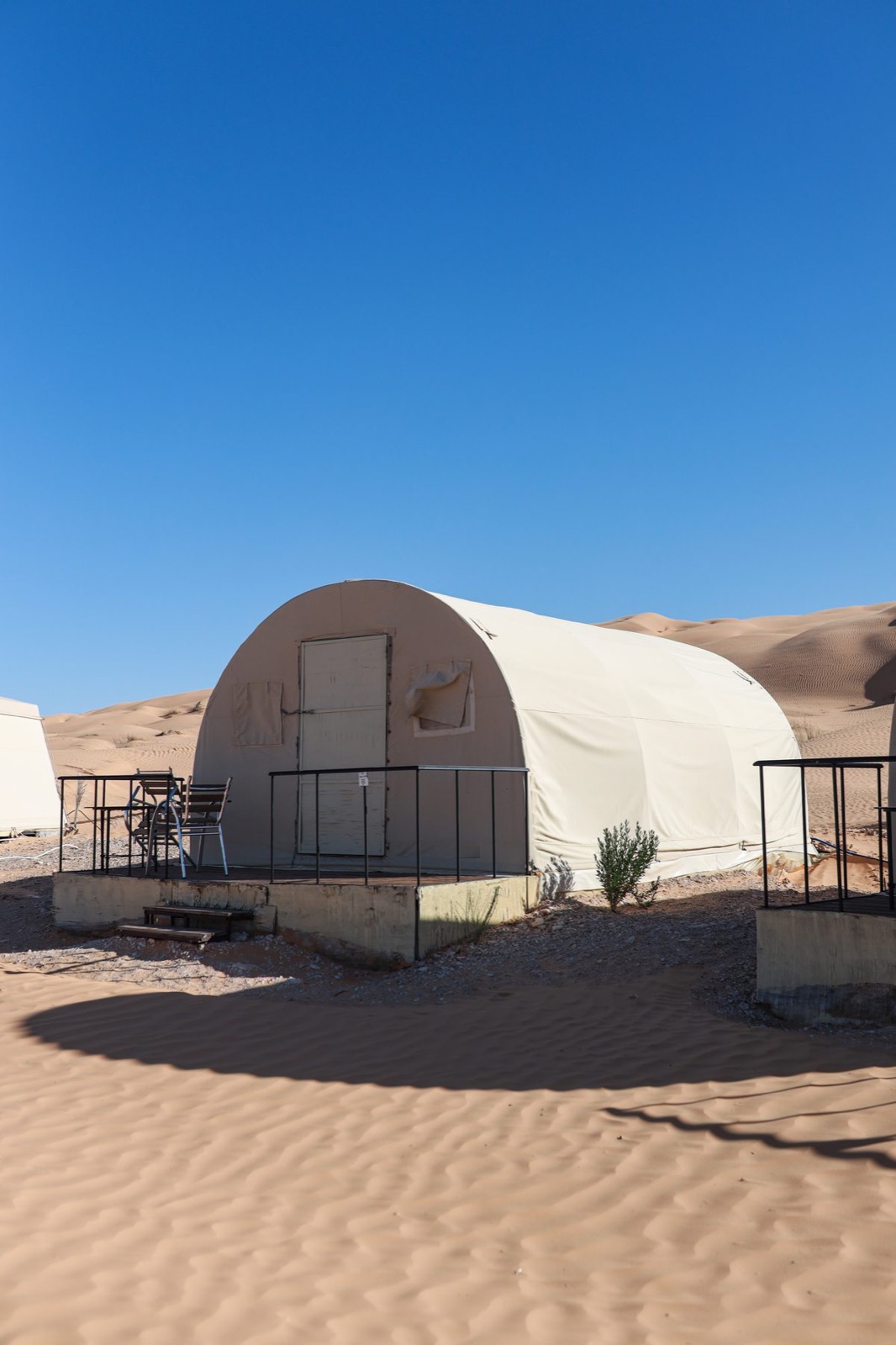 Un dôme devant les dunes